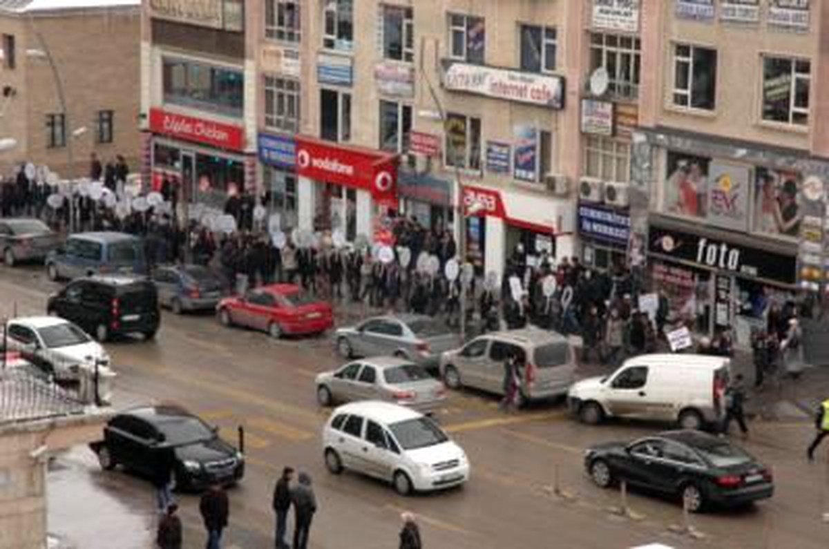 Erzurum\'da Bağımlılığa Son Bilinçlendirme Yürüyüşü
