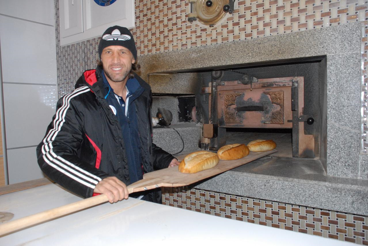 Fırın Açan Futbolcular Ekmek Yaptı