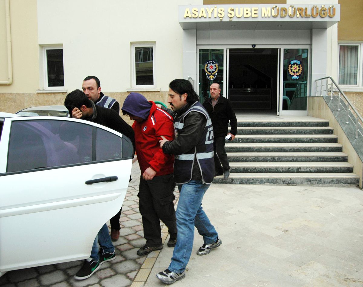Hastane Bahçesinde Silahlı Kavga