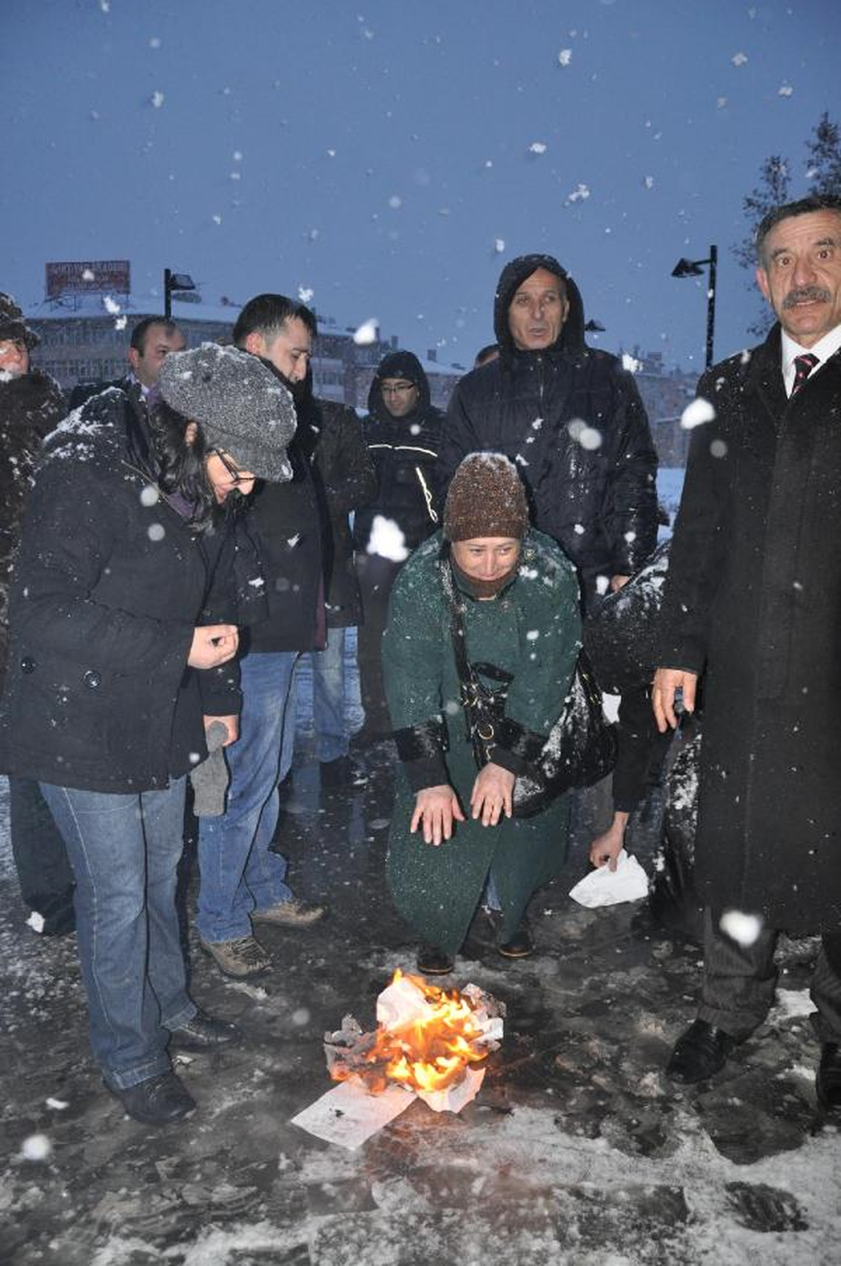 Kar Altında Maaş Bordrosu Yaktılar