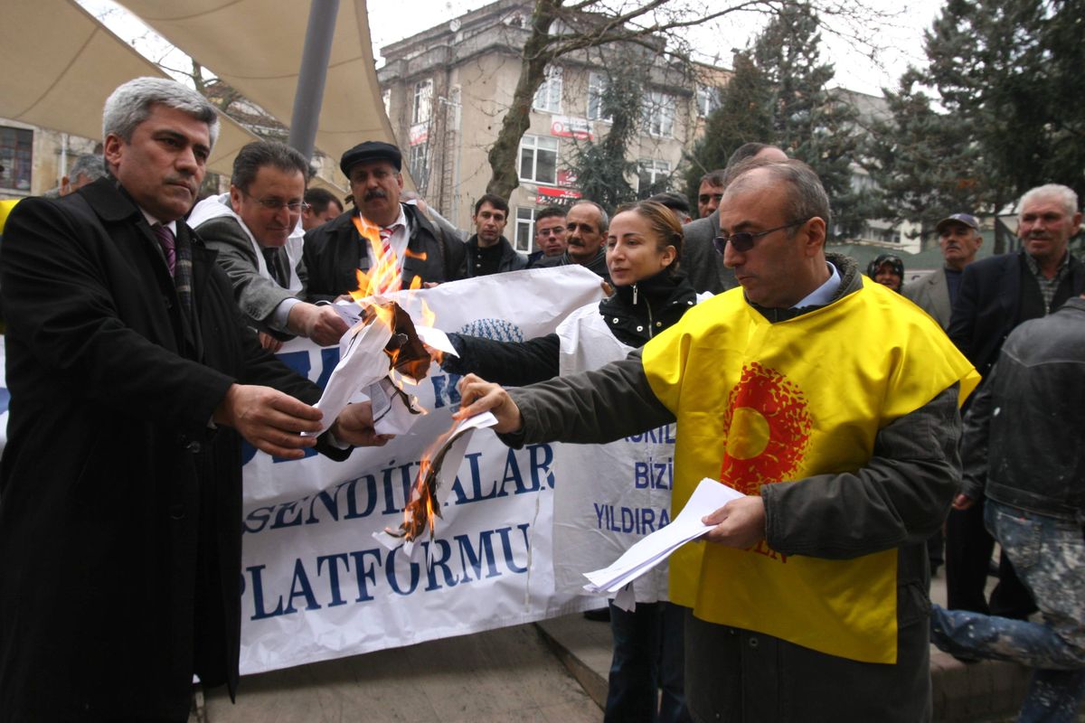 Kesk Üyeleri Bordro Yaktı