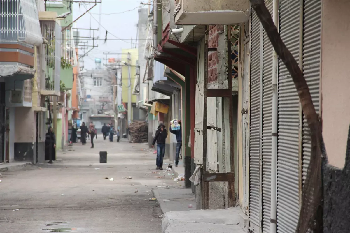 Korsan Gösteri Sırasında Aileler Zor Durumda Kaldı