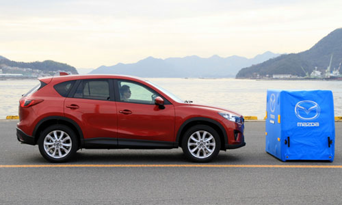 Mazda'dan 'Akıllı Şehiriçi Fren Desteği'