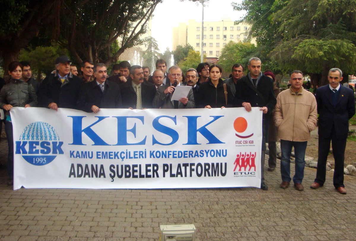 Memurlar Bordrolarını Yaktı