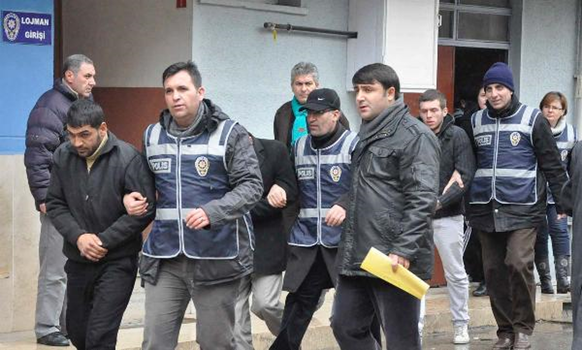 Mustafakemalpaşa\'da Uyuşturucu Operasyonu: 21 Gözaltı