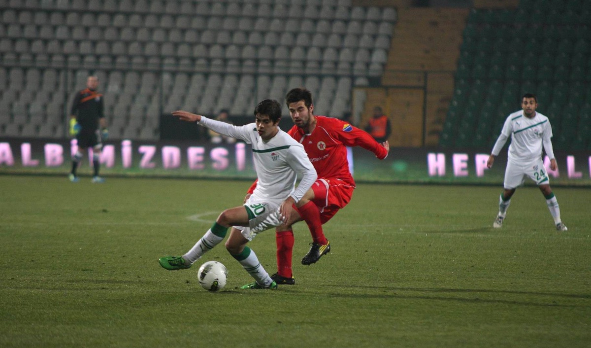 Nejat Biyediç Anısına Özel Maçtan Bursaspor Galip Çıktı