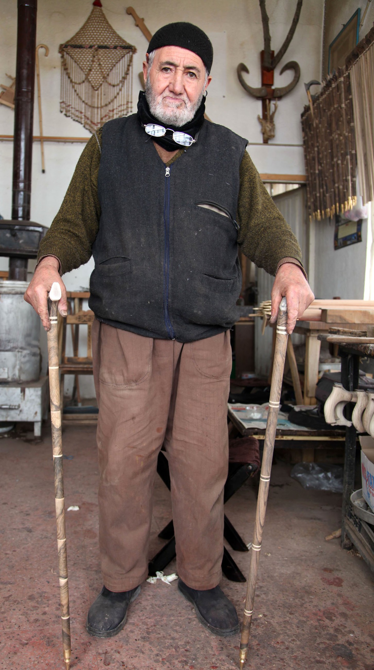 (Özel Haber) 50 Yıldır Ahlat Bastonu Yapıyor