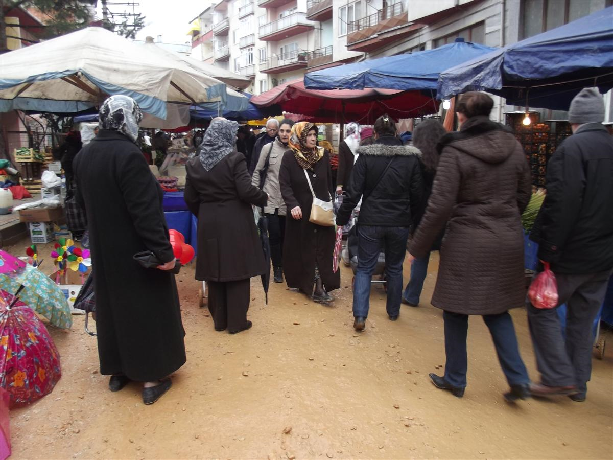 Pazar Çamur Deryasına Döndü