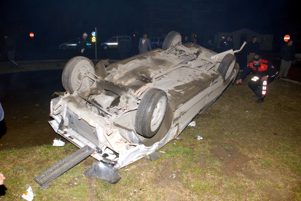 Samsun\'da Otomobil Takla Attı: 2 Yaralı