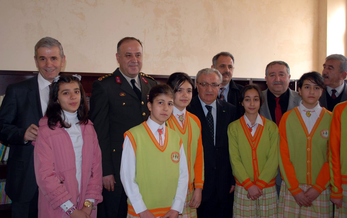 Şehit Cem Özgül İlköğretim Okulu\'nun Kütüphanesi Açıldı