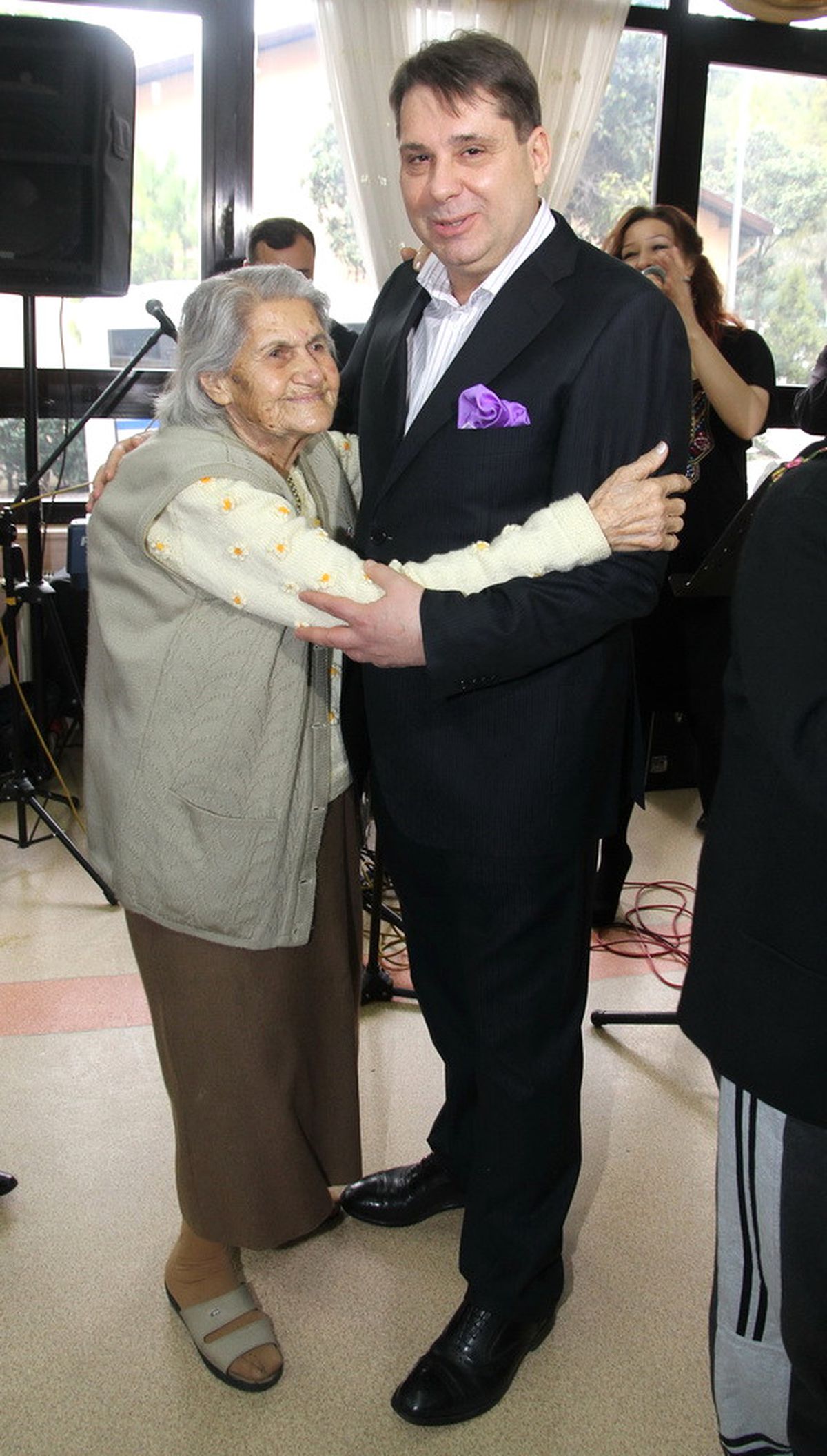 Sevgi Sokağa Taştı