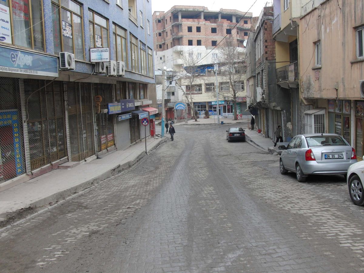 Şırnak\'ta Kepenkler Kapalı