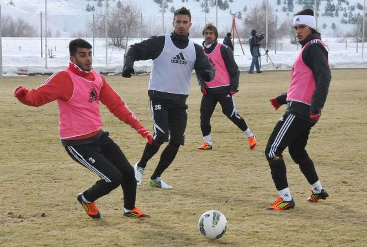 Sivasspor Teknik Direktörü Çalımbay: Fenerbahçe Evinde Yenilmiyor