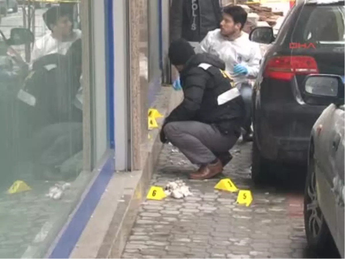 Sultangazi\'de Ses Bombası Patladı