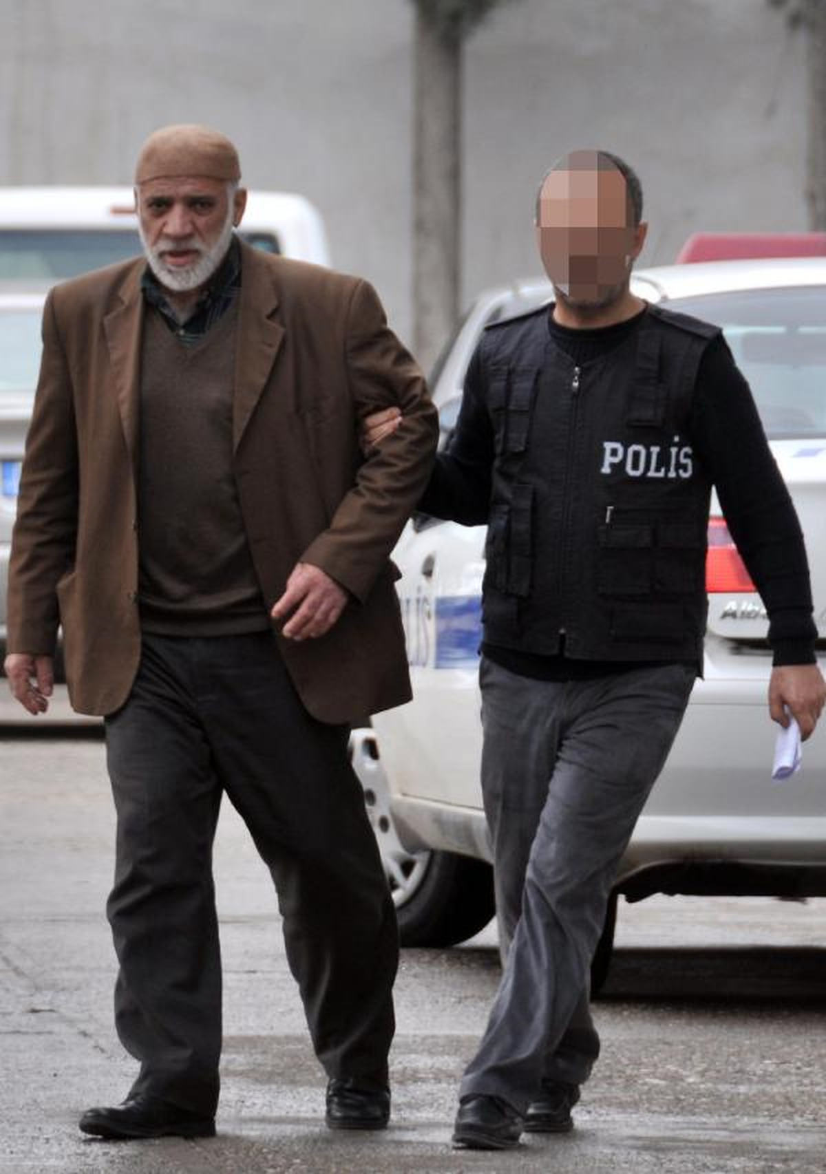 Türkçe Bildiğini Saklayan Silah Kaçakçısının Foyasını Polis Ortaya Çıkardı