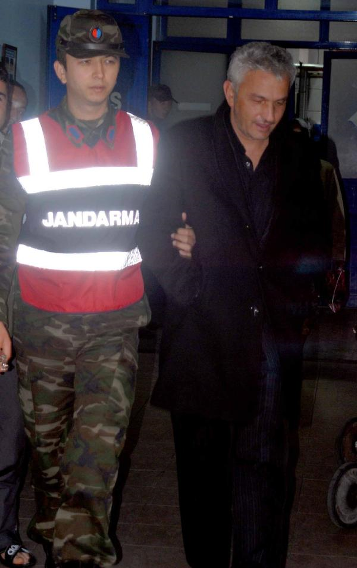 Zabıt Katibine Zimmet ve Görevi Kötüye Kullanmaktan 13 Yıl 10 Ay Hapis