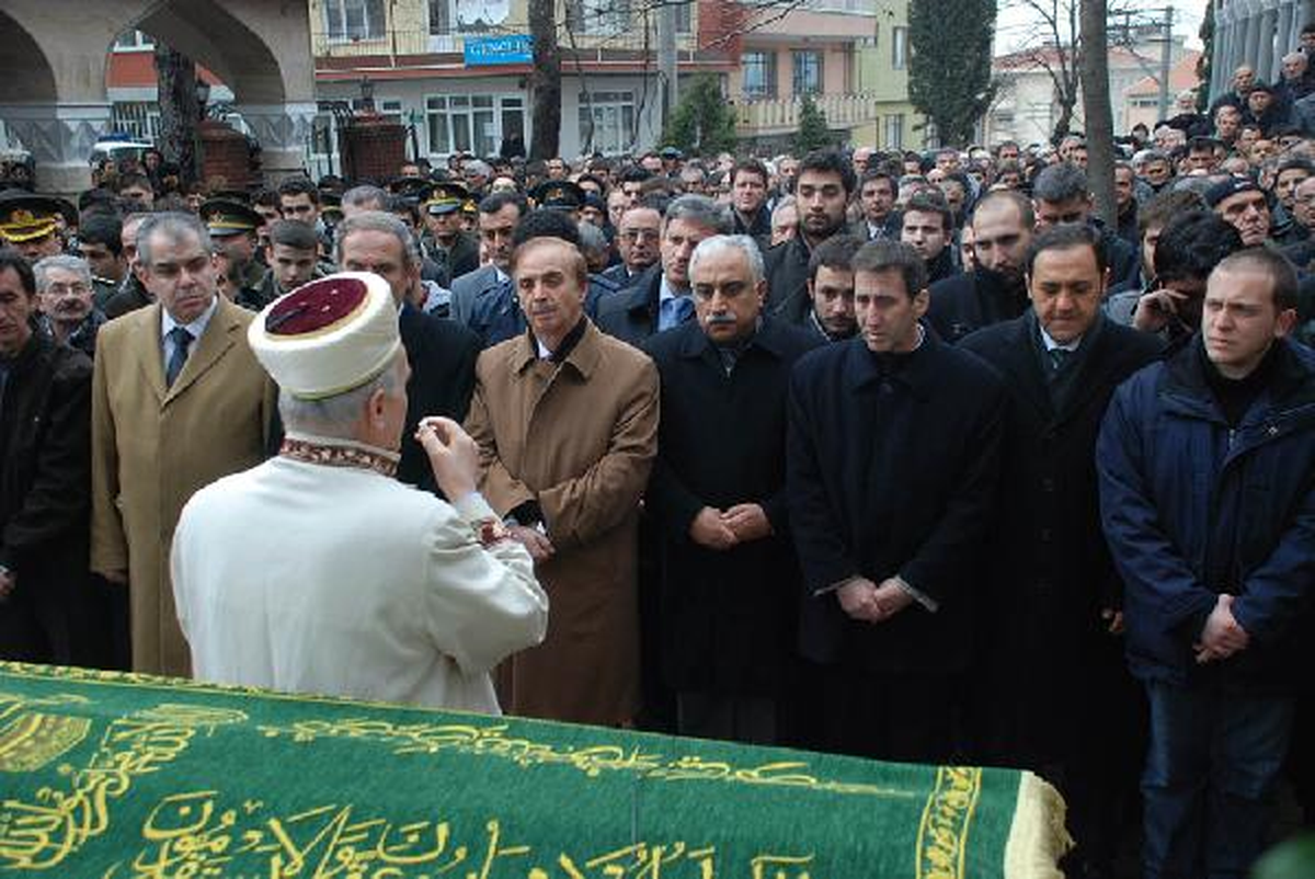 21 Yaşındaki Hukuk Öğrencisi Kalbine Yenik Düştü