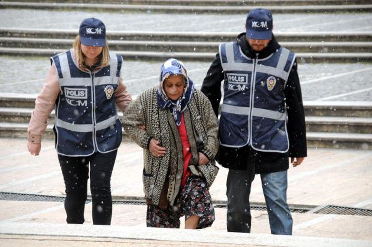 63 Yaşındaki Kadın, Esrar Satarken İkinci Kez Yakalanınca Tutuklandı