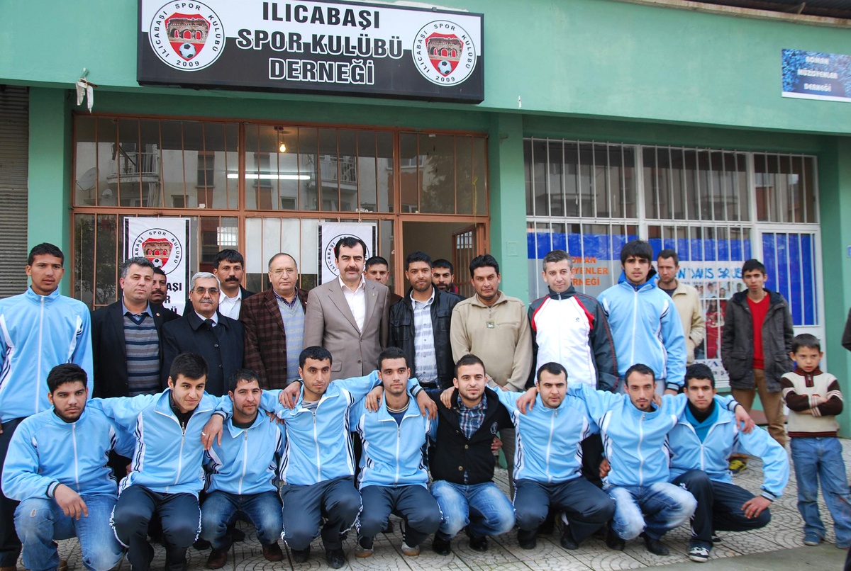 AK Parti Aydın Milletvekili Erdem Ilıcabaşı Amatör Spor Kulübü\'nü Ziyaret Etti