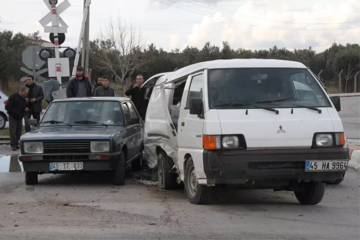 Akhisar'da Trafik Kazası: 1 Yaralı