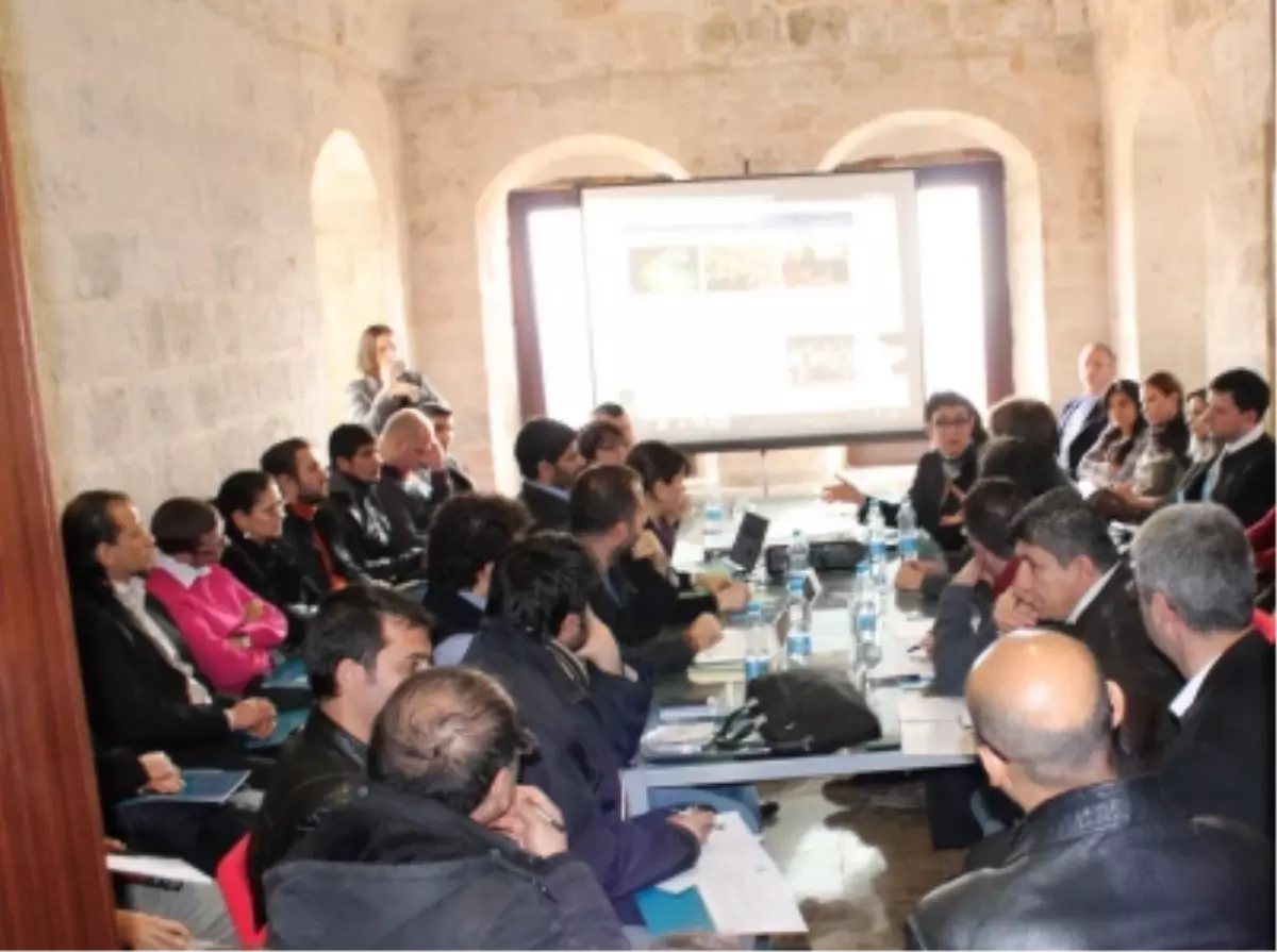 Artuklu Üniversitesi\'nin Sözlü Tarih Paneli