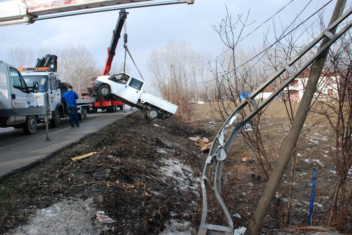 Askeri Personel Taşıyan Araç Devrildi