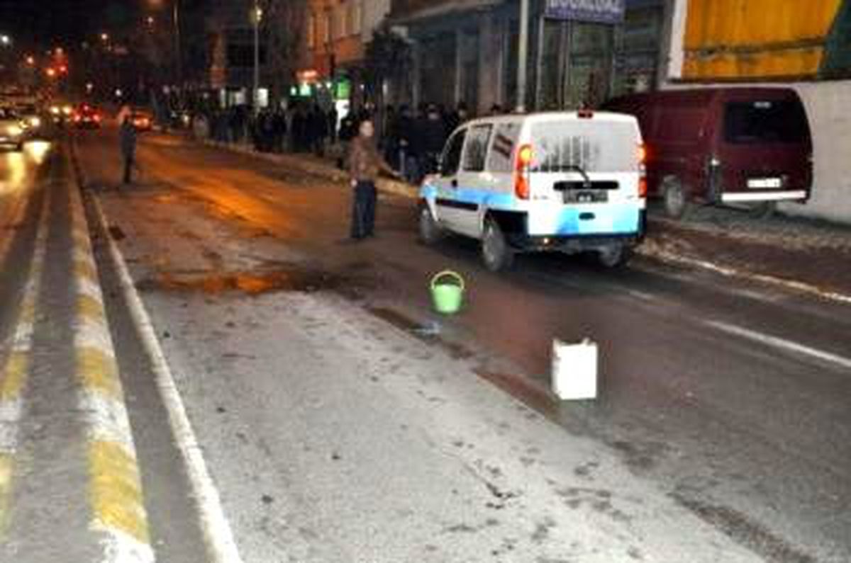 Bağcılar\'da Halk Otobüsü ve Markete Molotoflu Saldırı