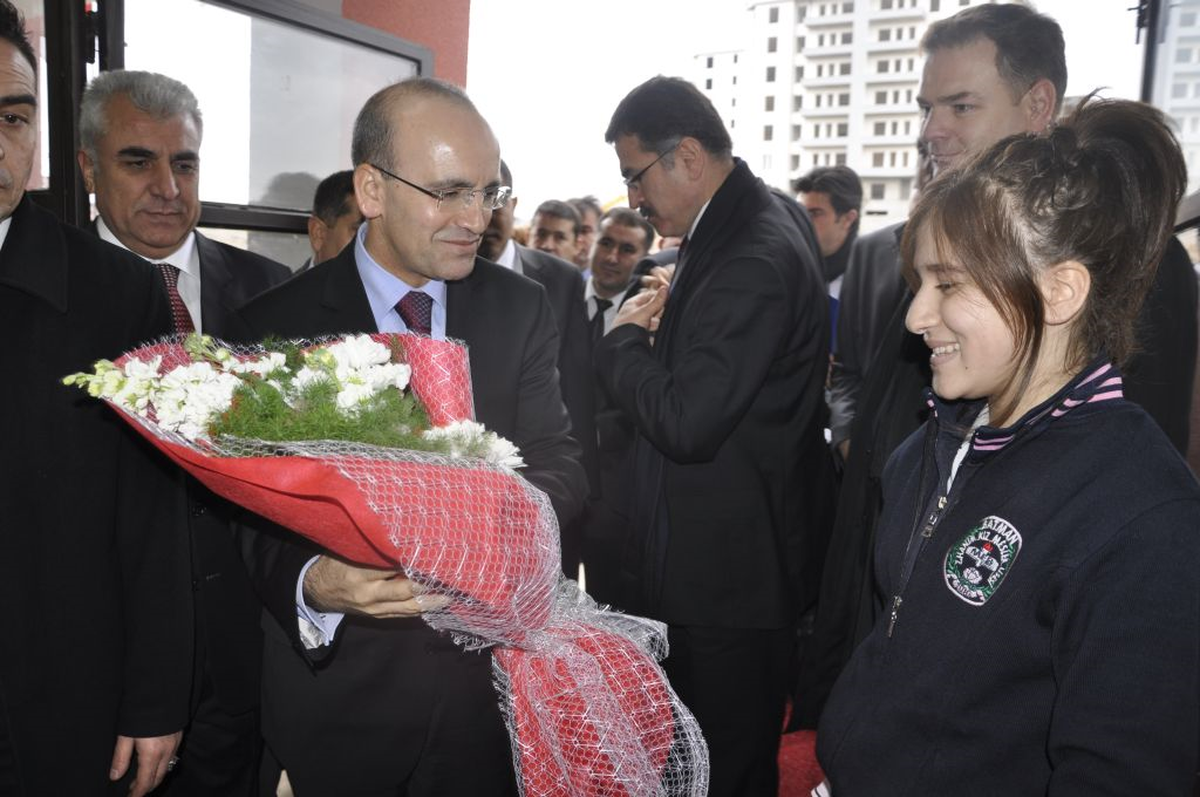 Bakan Şimşek Batman\'da Kütüphane Açılışına Katıldı