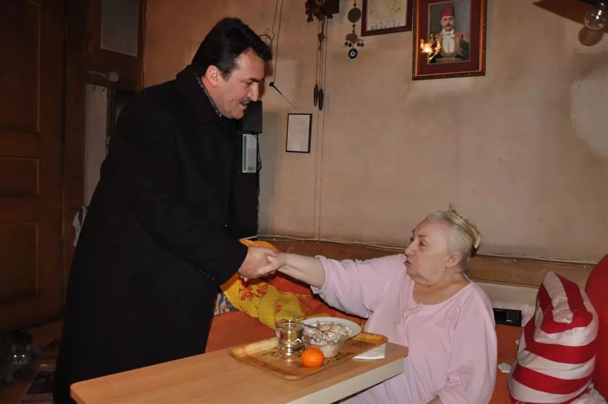 Başkan Dündar\'dan Mahallelerin Çınarlarına Vefa Ziyareti