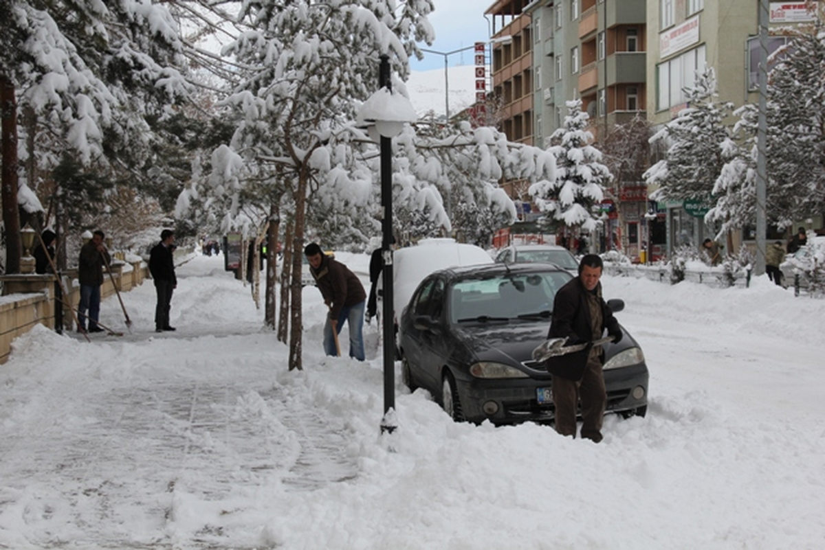 Bayburt\'ta Kar ve Tipi Nedeniyle 164 Köy Yolu Ulaşıma Kapandı