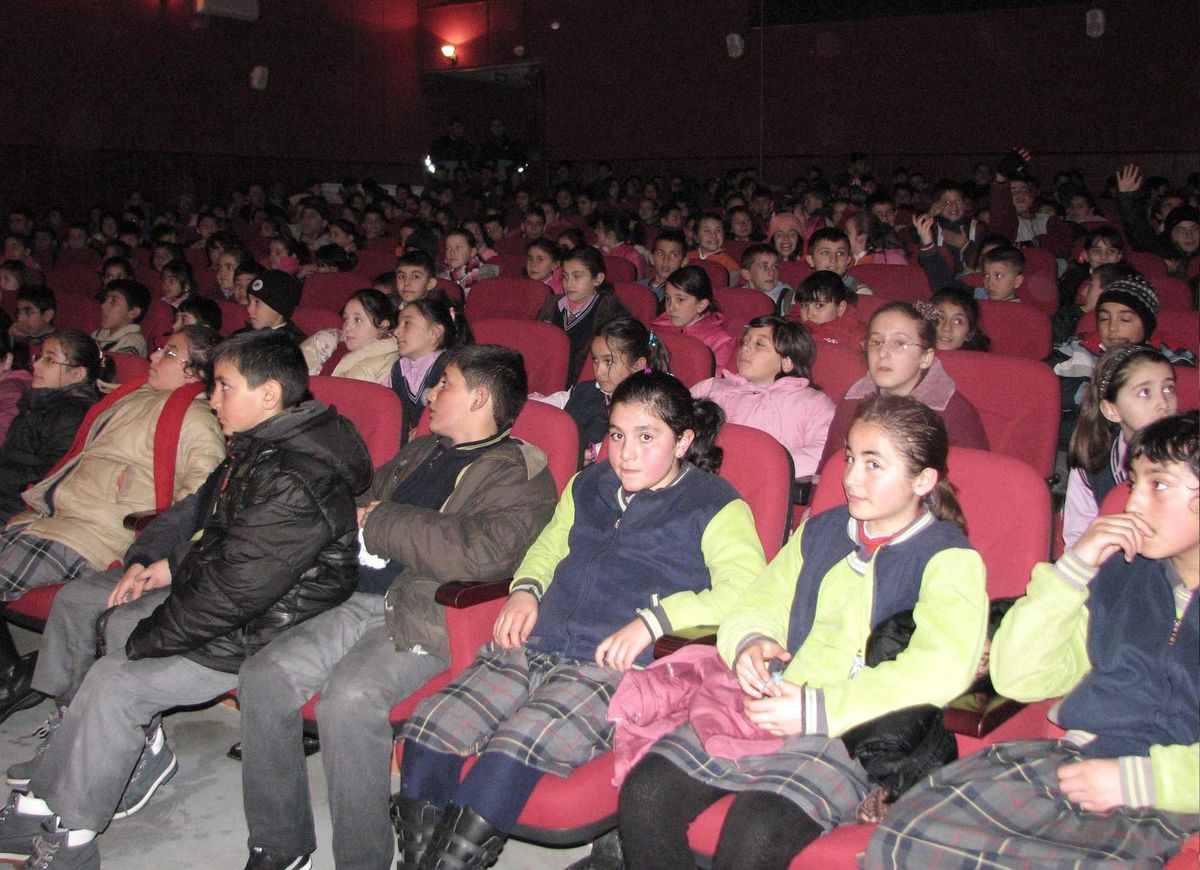 Belediye\'den Öğrencilere Oyunlu Karne Hediyesi