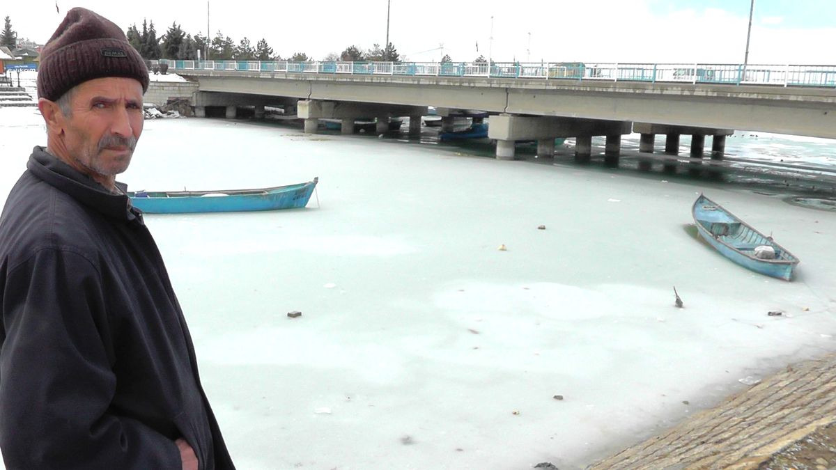 Beyşehirli Balıkçılar, Göldeki Buzlanmanın Çözülmesini Bekliyor