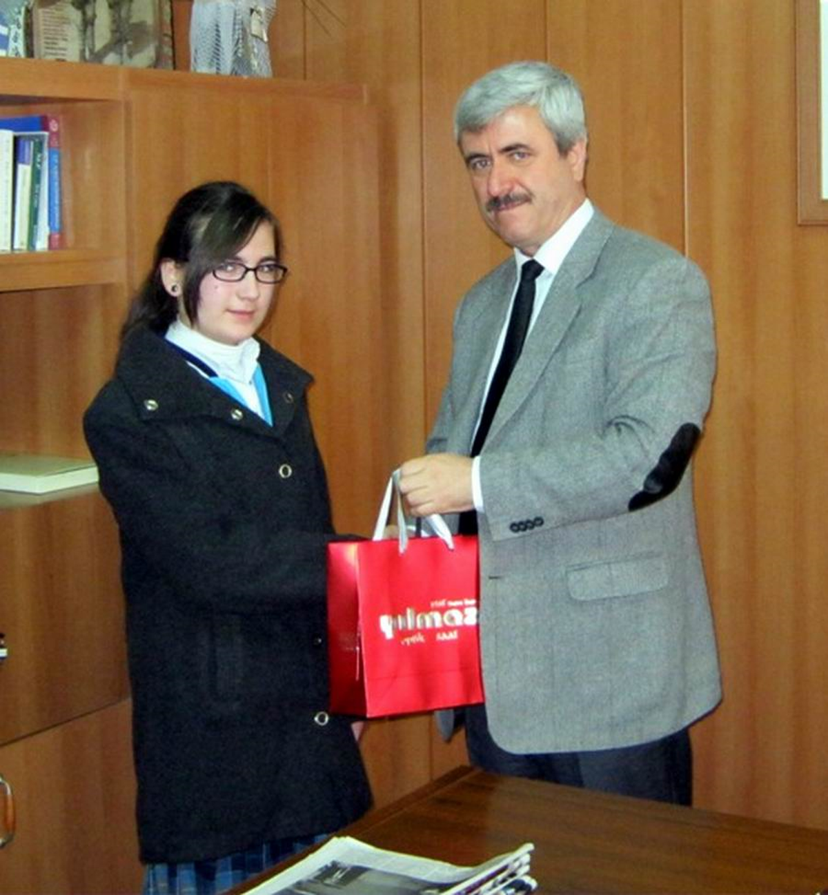 Burhaniye\'de Başarıya Müdür Ödülü