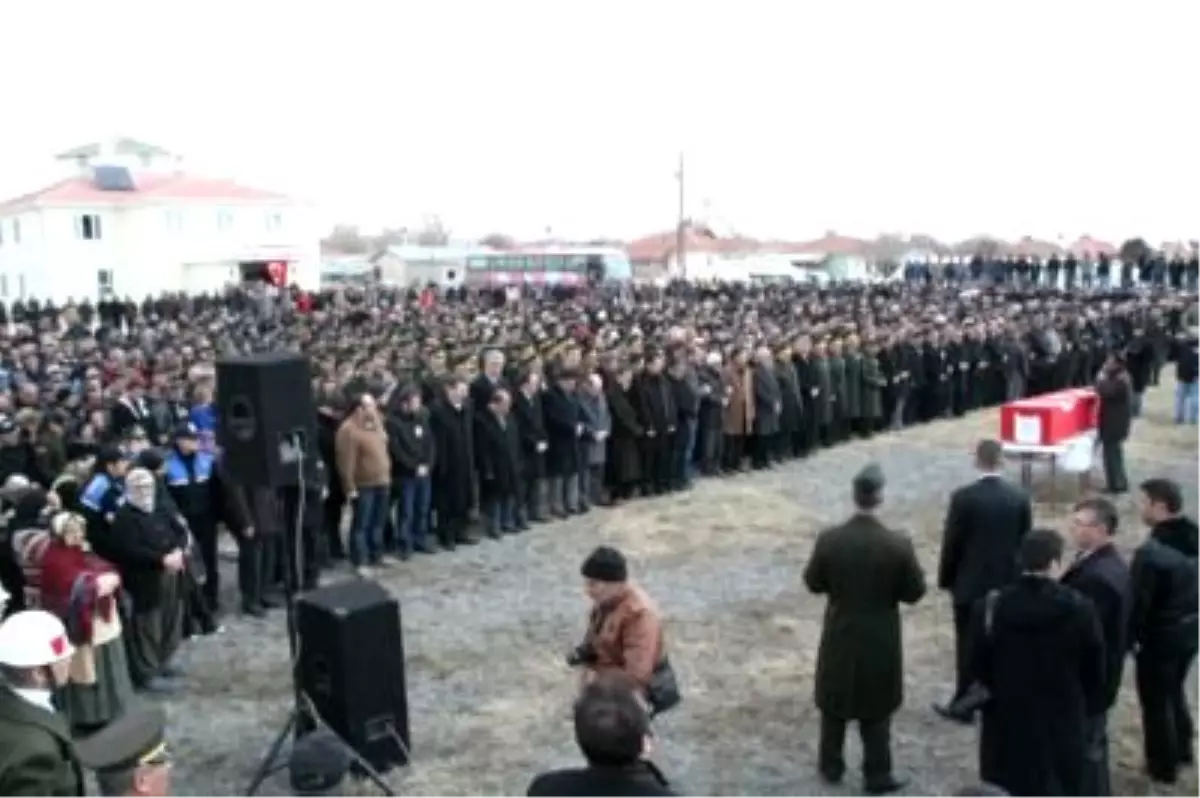 Erzincan2 Şehit Astsubayı 5 Bin Kişi Uğurladı