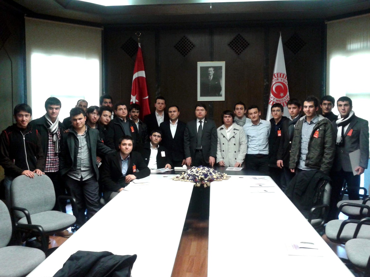 Hukuk Fakültesi Öğrencilerinden Milletvekiline Ziyaret