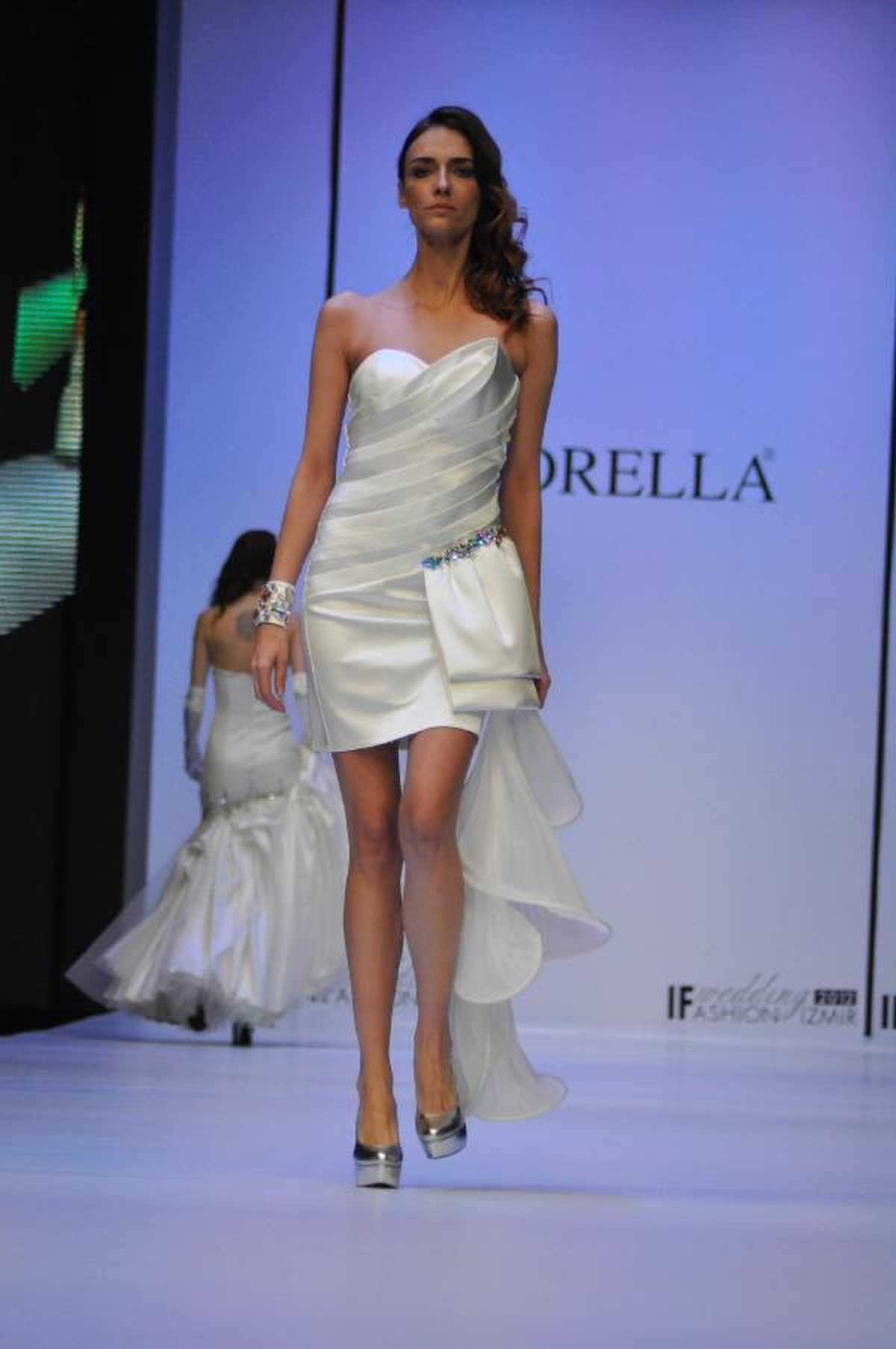If Weddıng Fashıon\'da Her Gün Defile