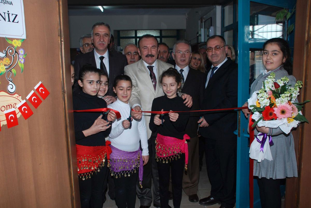 İzmit\'te Salonsuz Okul Kalmayacak