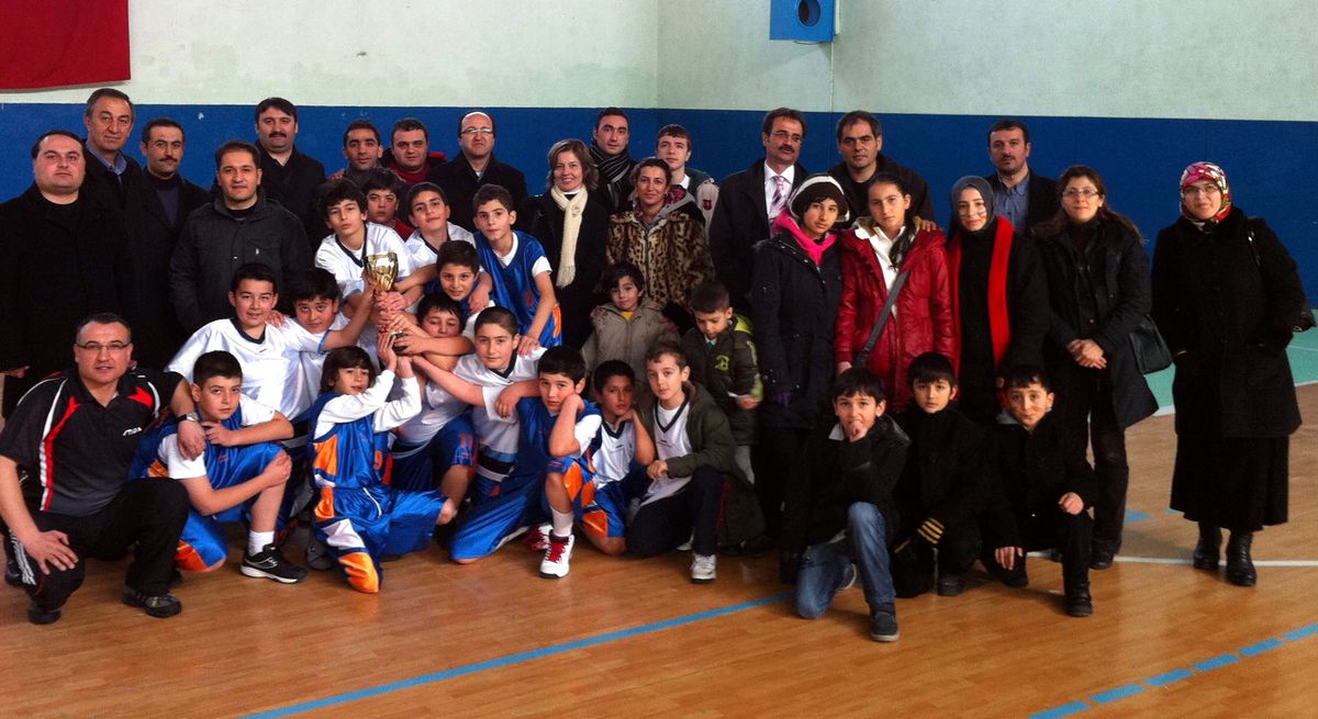 Kars Sultan Alparslan Koleji Basketbol Küçük Erkeklerde İl Birincisi Oldu