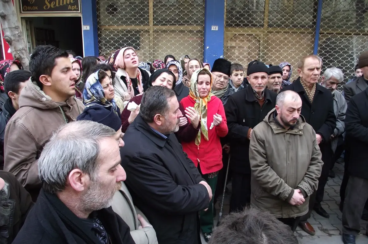 Kaza Ölen Tanju Çolak'ın Kuzeni Toprağa Verildi