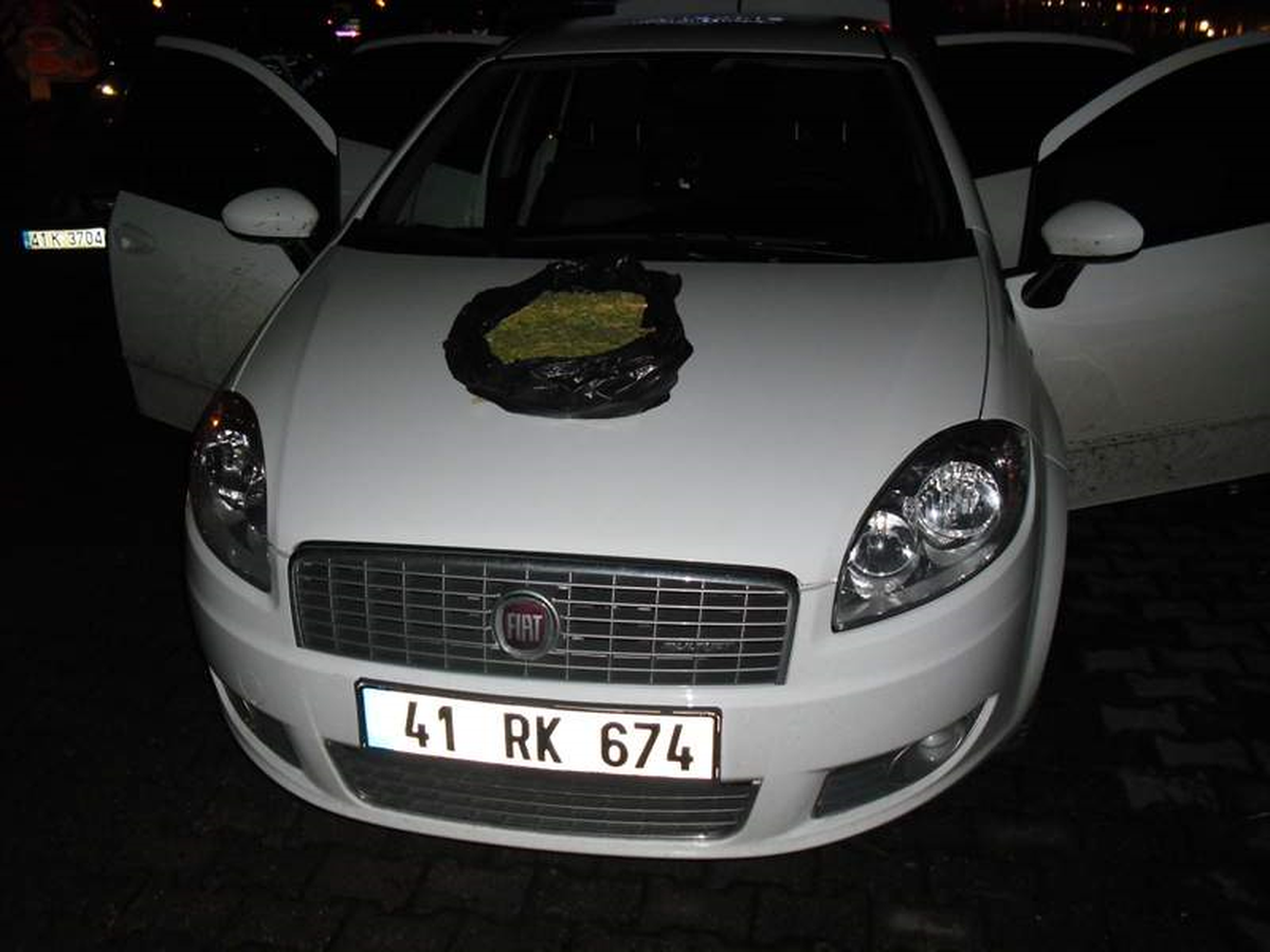 Kocaeli\'de 1 Kilo Esrar Maddesi Ele Geçirildi
