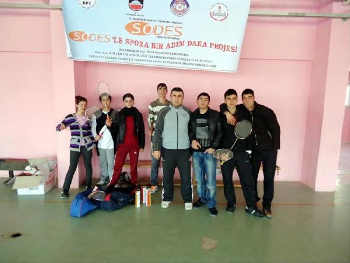 Liceli Kız ve Erkek Öğrenciler Badmintonda Diyarbakır\'ı Temsil Edecek