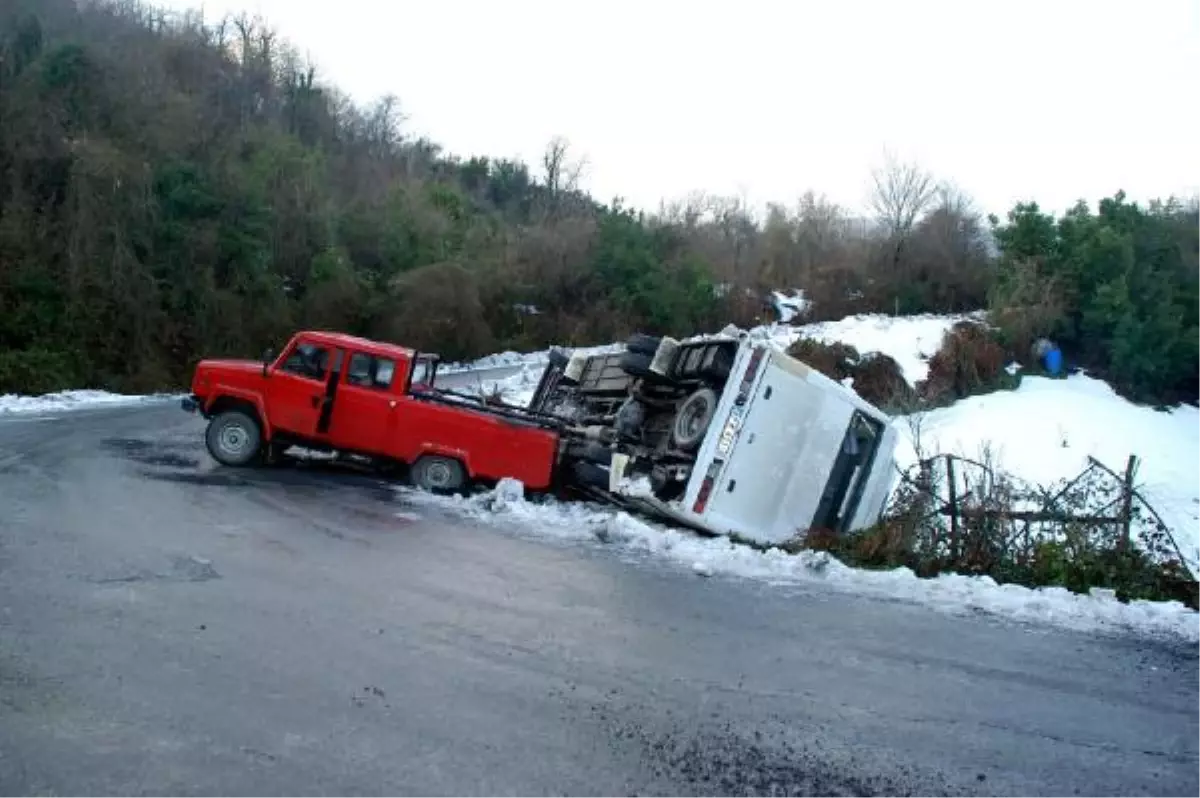 Maden İşçilerini Taşıyan Midibüs Devrildi: 5 Yaralı