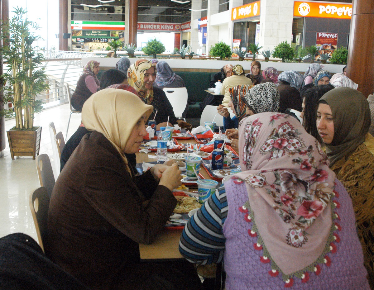 Mamak Belediyesi Aile Okulu Mezunlarının Sinema Keyfi