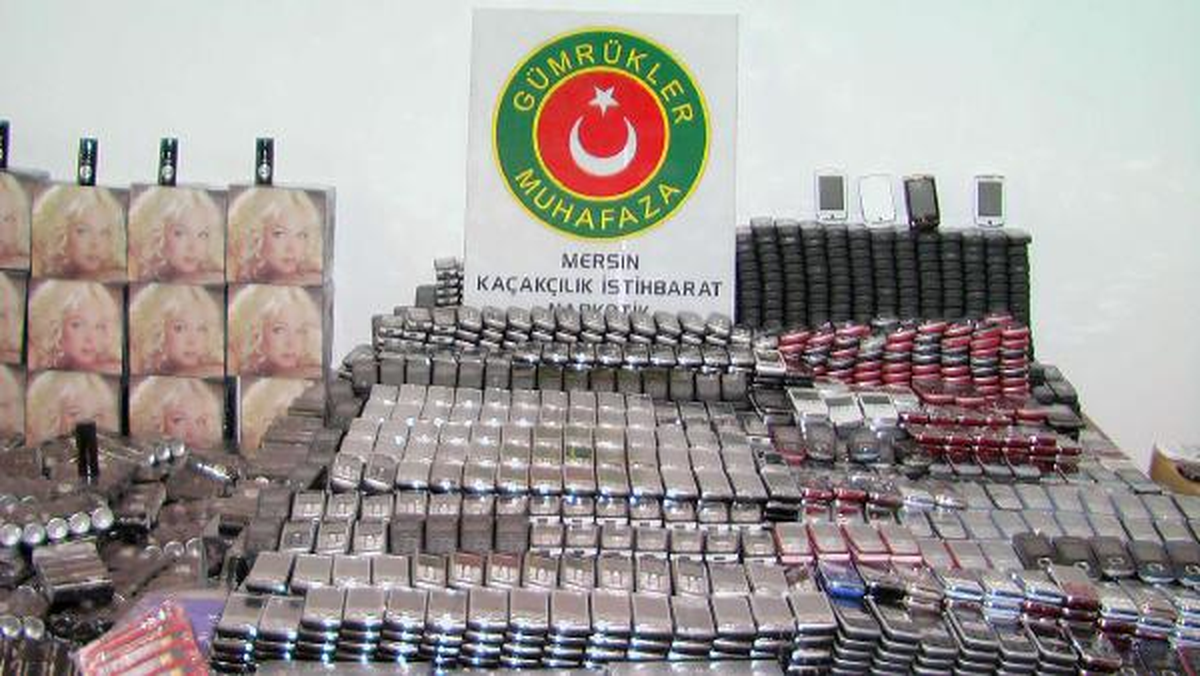 Mersin Limanı\'nda Kaçak Telefon ve Cinsel Gücü Arttırıcı Hap Operasyonu