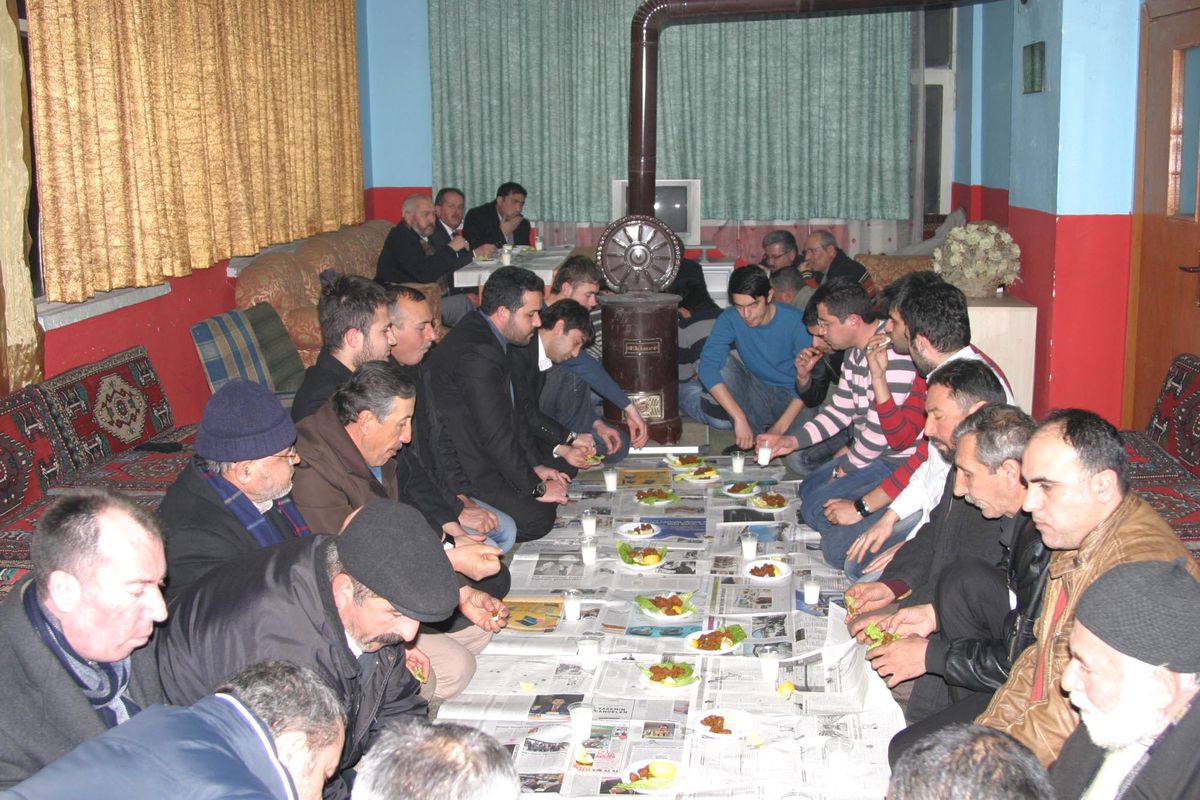 MHP\'liler Çiğ Köfte Partisinde Buluştu