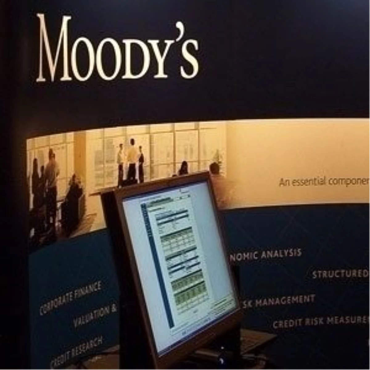 Moody\'s, 114 Avrupalı Finans Kuruluşunu İzliyor