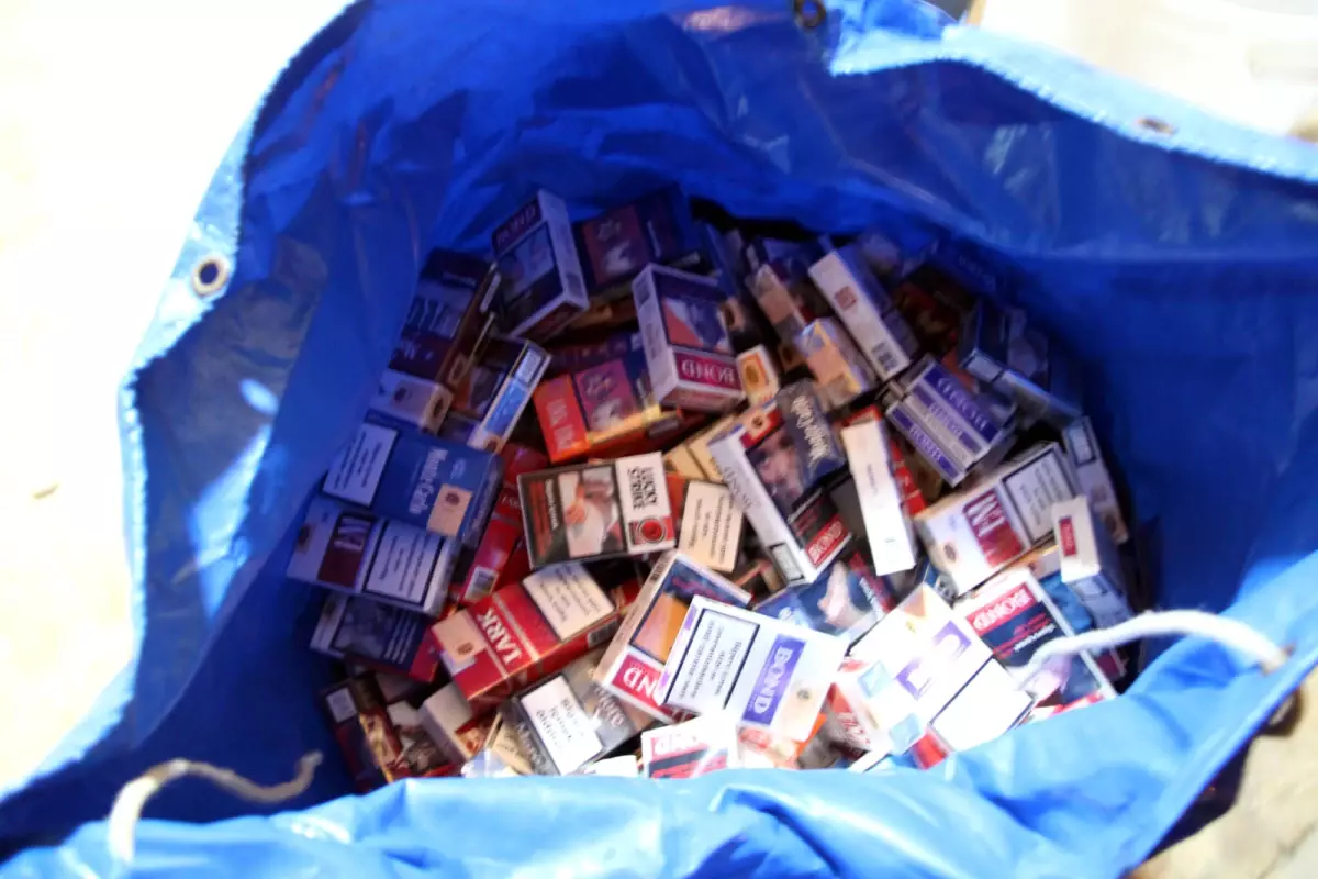 Muhtarı Görünce Çaldıkları Sigara ve Paraları Bırakan Hırsızlar Yakalandı