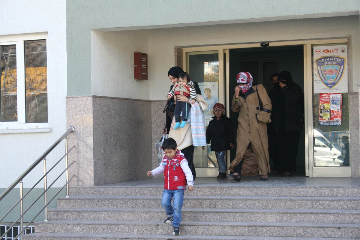 Ölmemek İçin Mayınlı Alandan Türkiye\'ye Geldiler