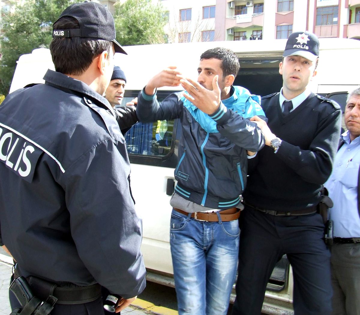 Pazarcılar Adliyede Birbirine Girdi