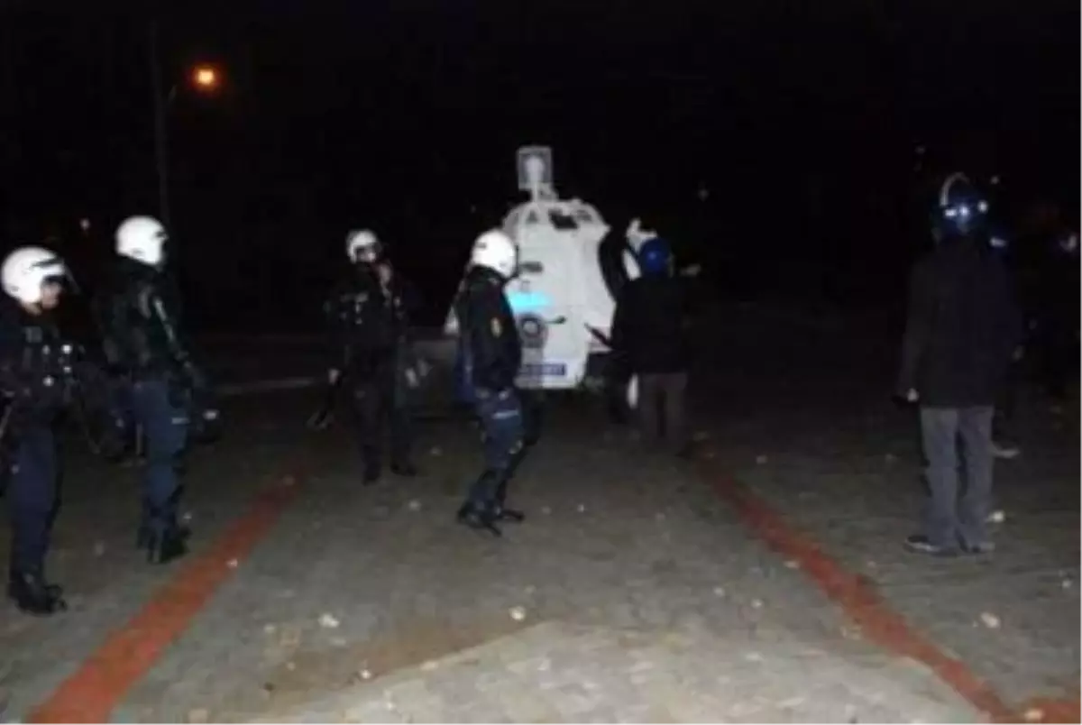 Aydın\'da Türk Bayrağı Yaktılar